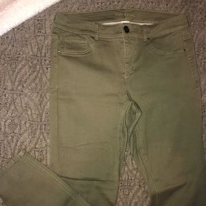 Olive green high waisted stretch jeggings!